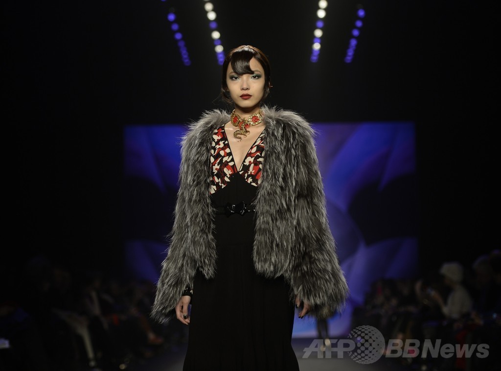  ＜14/15年秋冬NYコレクション＞アナ スイ