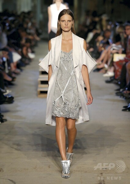 「ジバンシィ」16年春夏コレクション