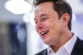 テスラのイーロン・マスクCEO。米カリフォルニア州ホーソーンで（2019年10月10日撮影、資料写真）。(c)Philip Pacheco / AFP