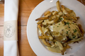 カナダ東部ケベック（Quebec）州の伝統料理「プーティン（Poutine%）」（2007年11月28撮影）。(c)AFP/David BOILY