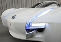 日産自動車（Nissan Motor）は8日、第42回東京モーターショー2011（Tokyo Motor Show）に、3台の電気自動車（EV）コンセプトカーを展示すると発表した。EVスポーツカー「ESFLOW（エスフロー）」と、都市向けスマートEV「Pivo3（ピボ3）」、乗用車の快適性と商用車の実用性の両立を目指した「TOWNPOD（タウンポッド）」の3車種になる。東京モーターショーは11月30日から12日11日までの日程。

写真は、神奈川県厚木市の日産のデザインセンターで展示された「ESFLOW」の充電口（2011年10月20日撮影）。(c)AFP/TOSHIFUMI KITAMURA