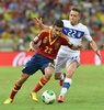サッカーコンフェデレーションズカップ2013（Confederations Cup 2013）は27日、フォルタレーザ（Fortaleza）で準決勝が行われ、スペインが7-6でイタリアとのPK戦を制し、ブラジルとの決勝に進出した。

イタリアのエマヌエレ・ジャッケリーニ（Emanuele Giaccherini、右）のマークを受けるスペインのヘスス・ナバス（Jesus Navas、2013年6月27日撮影）。(c)AFP/VINCENZO PINTO