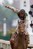 米国競馬のG1レース、第135回ケンタッキーダービー（%%135th Kentucky Derby%%、3歳、ダート10ハロン）がチャーチルダウンズ競馬場（Churchill Downs）で開催され、キャルヴィン・ボレル（%%Calvin Borel%%）騎手騎乗のマインザットバード（Mine That Bird）が、2着以下に6と3/4馬身差以上をつけて優勝した。写真はトップでフィニッシュし歓喜するボレル騎手。（2009年5月2日撮影）(c)AFP/Getty Images/Jamie Squire
