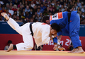 ロンドン五輪は1日、エクセル（ExCeL London）で柔道男子90キロ級3位決定戦が行われ、日本の西山将士（Masashi Nishiyama）はロシアのキリル・デニソフ（Kirill Denisov）を判定の末に退け、銅メダルを獲得した。

ロシアのキリル・デニソフ（右）と対戦する日本の西山将士（2012年8月1日撮影）。(c)AFP/FRANCK FIFE