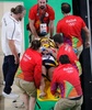 リオデジャネイロ五輪、体操男子予選。跳馬で負傷して担架で運び出されるフランスのサミル・アイ・サイド（2016年8月6日撮影）。(c)AFP/Thomas COEX