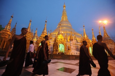 ミャンマーでオランダ人観光客拘束 講話がうるさいとしてケーブル引き抜く