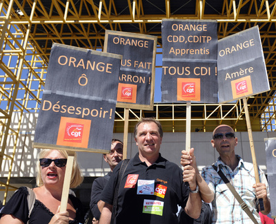 フランス、職場のストレス深刻化 人員削減などで自殺者も