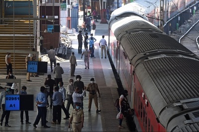 インド鉄道が一部再開 コロナ感染者増加も