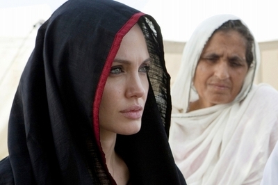 アンジェリーナ・ジョリーさん、パキスタンの洪水被災地を訪問