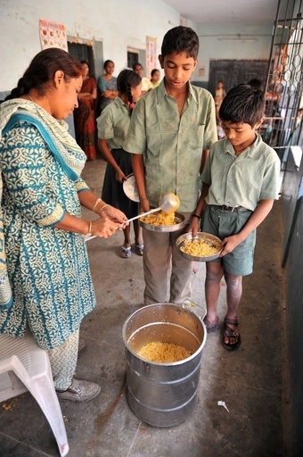 学校給食後に死亡した児童が20人に、印ビハール州