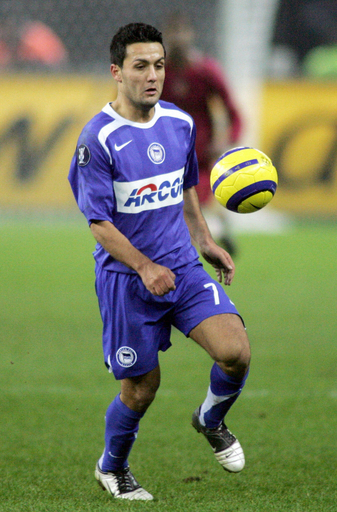 シュツットガルト バシュトゥルクの獲得を発表