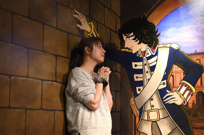 壁ドンにお姫様抱っこ「ベルばらの部屋」でうっとり夢世界　神奈川