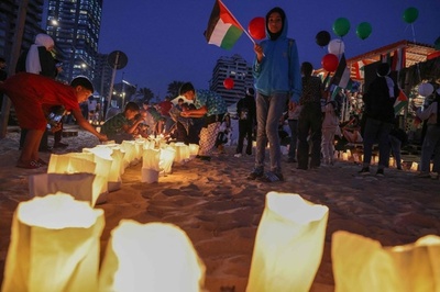 スカイランタンで追悼 国境地帯で死亡の記者 レバノン