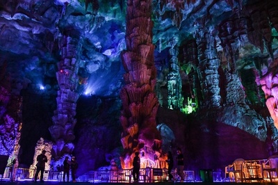 【写真特集】冷んやり鍾乳洞、幻想空間でリフレッシュ