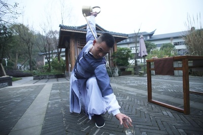 たかが茶と言うなかれ、茶芸師の芸術的パフォーマンス 四川