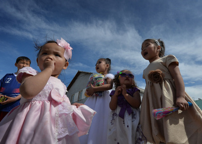 機械仕掛けの雄牛、国際子どもの日 モンゴル