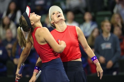 米国が辛くも決勝Rへ、最終ダブルスでラトビア振り切る フェド杯