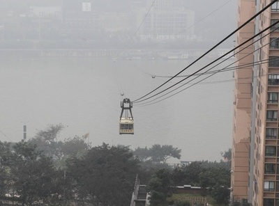 中国・重慶の長江ロープウエー「30歳」に　一時は解体の危機も