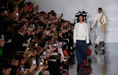 「ロエベ」19/20年秋冬