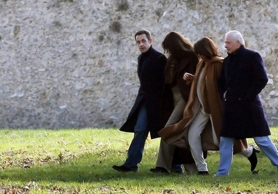 サルコジ夫婦がブルガリアの「離婚のない村」から招待