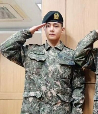 韓国軍で相次ぐ「BTSメンバー」目撃談…「サインをもらうにはクイズに答えよ」