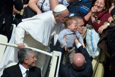 庶民感覚の新ローマ法王、新聞の購読停止も自ら電話