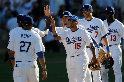 ドジャース フィリーズに逆転勝利で1勝1敗に、MLBプレーオフ