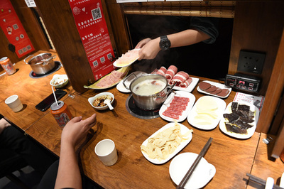 蘭州のレストランの「おひとり様鍋コース」が人気 店も客もムダをカット