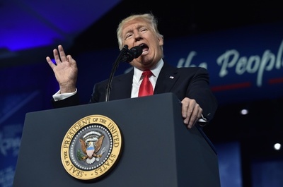 トランプ大統領、治安・軍事力の強化宣言 逆風受け強硬姿勢