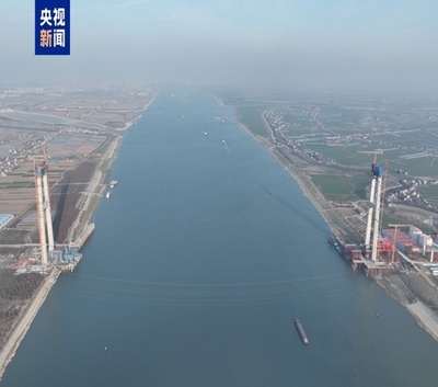 世界最大スパンの二層式斜張つり橋主塔が完成　中国