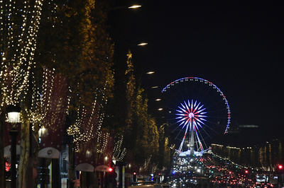 パリの大観覧車、「歴史的景観」保護のため撤去へ
