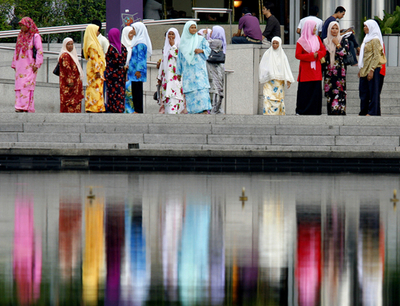 独立50周年、民族間の「溝」は深まる - マレーシア