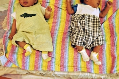 双子の幼児が餓死、両親は遺体を1週間放置 オーストラリア