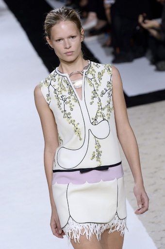 戦後日本の建築運動「メタボリズム」に感化、「ジャンバティスタ・ヴァリ」15年春夏