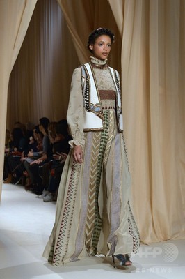 画家シャガールに着想を得たロシア風フォークロア ヴァレンティノ 15年春夏オートクチュール 写真59枚 ファッション ニュースならmode Press Powered By Afpbb News