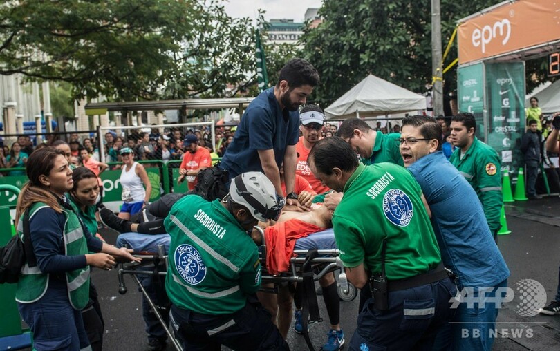 マラソン大会で選手が車にはねられる事故、通行止めを無視 コロンビア