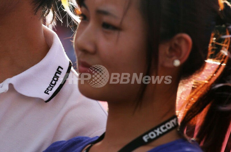 自殺者続出の中国工場、「コスチューム集会」で士気向上図る