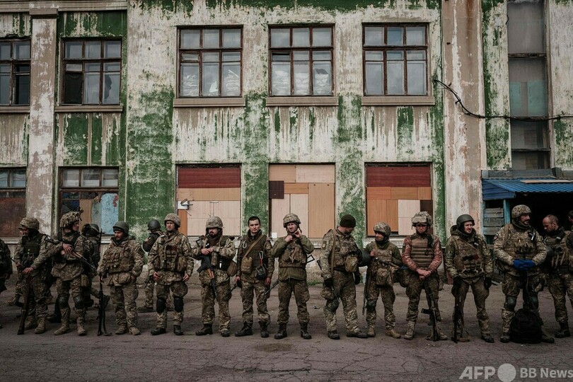 疲弊した前線部隊、つかの間の安息 ウクライナ東部