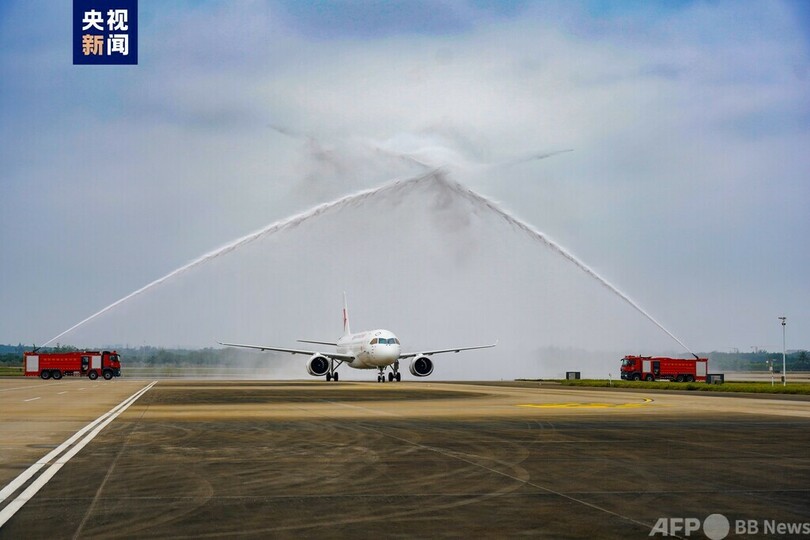 中国初の大型機「C919」が海口美蘭国際空港に到着