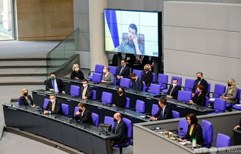 自由と束縛分ける壁を壊して ウクライナ大統領、独議会で演説