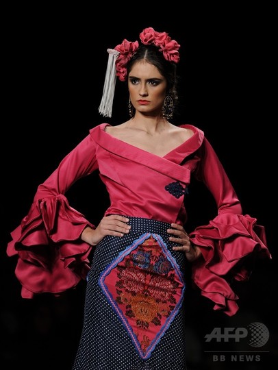 華やかな衣装を披露 スペインでフラメンコの展示会 写真63枚 国際ニュース Afpbb News