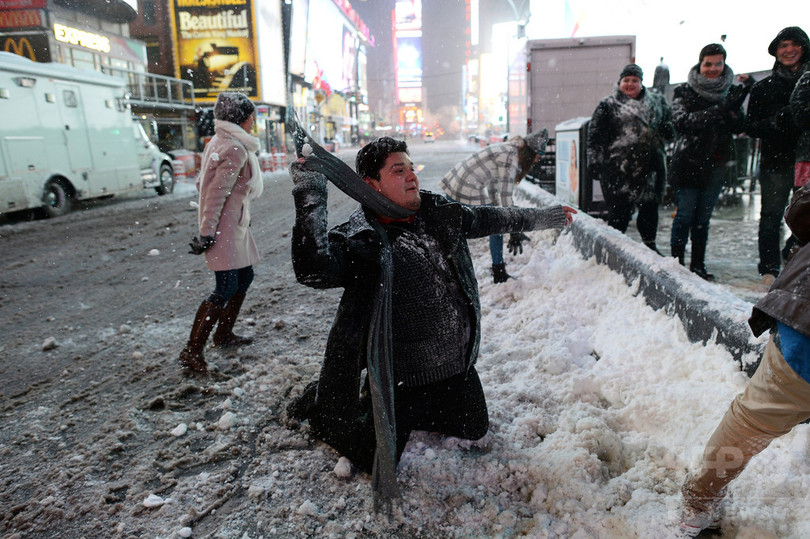 大雪に見舞われたny タイムズスクエアも銀世界に 写真枚 国際ニュース Afpbb News