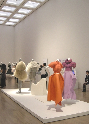 スキン＋ボーンズ 1980年代以降の建築とファッション　MOCA 国立新美術館 img_178f48ded214bb303d12387cbb