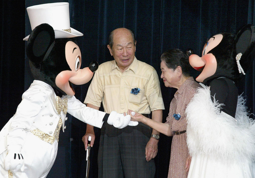 ディズニーランド 3月からシニア向け年間パスポート販売 写真2枚 国際ニュース Afpbb News