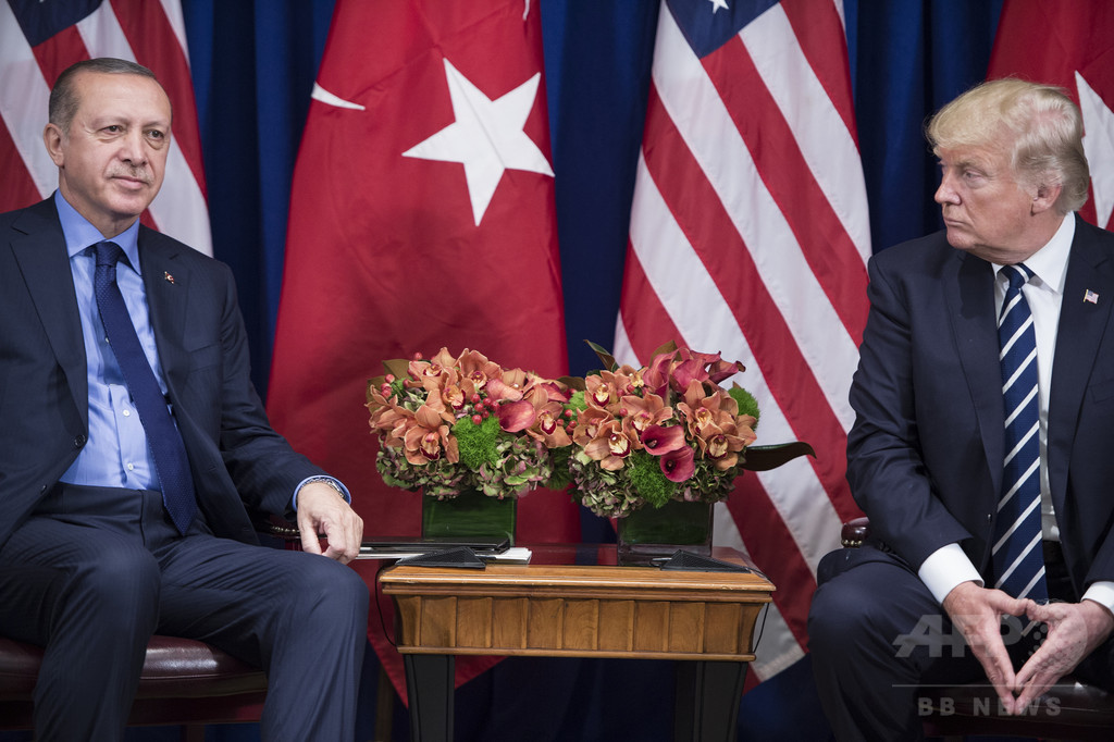 米トルコ、互いにビザ発給を停止 職員拘束で緊張高まる 米トルコ、互いにビザ発給を停止 職員拘束で緊張高まる