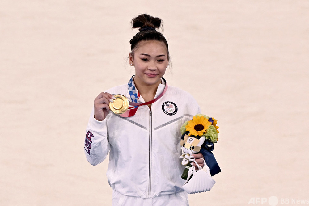 米の18歳スニサ・リーが体操女子個人総合で金 村上5位 五輪 写真