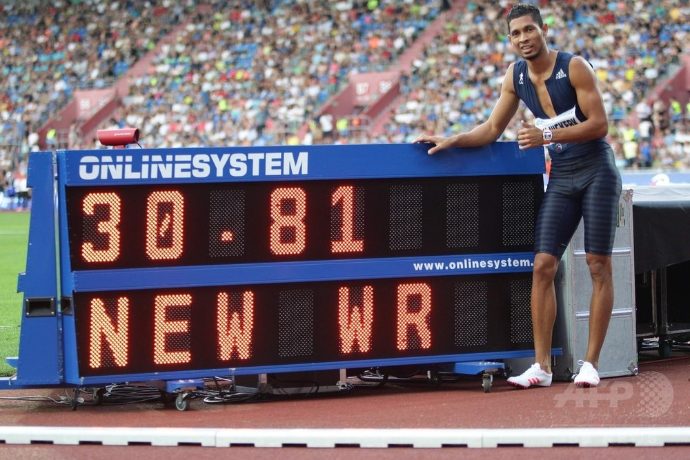 バンニーキルクが男子300mで世界新 ボルトが後継者に指名 写真3枚 国際ニュース Afpbb News バンニーキルクが男子300mで世界新 ボルトが後継者に指名 写真3枚 国際ニュース Afpbb News