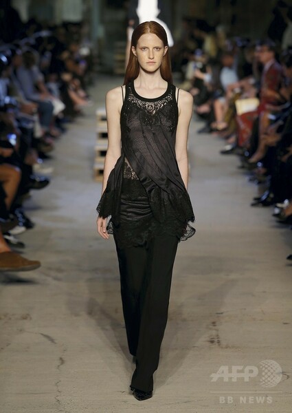 「ジバンシィ」16年春夏コレクション