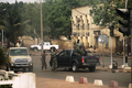 西アフリカ・マリの首都バマコ（Bamako）市街に集まる兵士（2012年3月21日撮影）。(c)AFP/HABIBOU KOUYATE