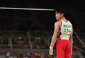 リオデジャネイロ五輪、体操男子予選。鉄棒の演技に臨む内村航平（2016年8月6日撮影）。(c)AFP/Ben STANSALL